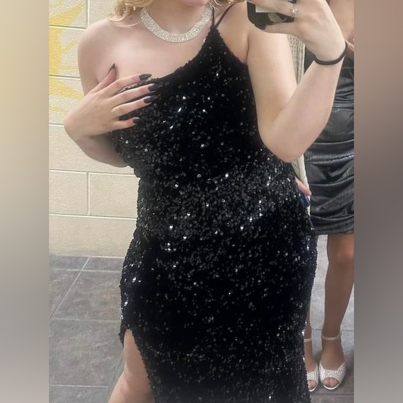 The dress collection woman’s formal gown, size large, EUC worn once - Picture 5 of 7